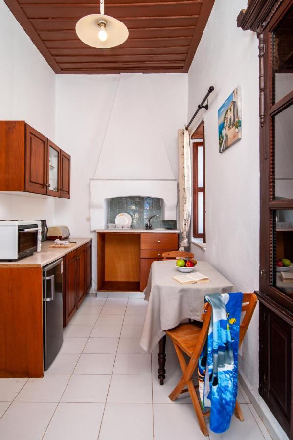 Kiki&Nina Apartment Chalki Town Luaran gambar